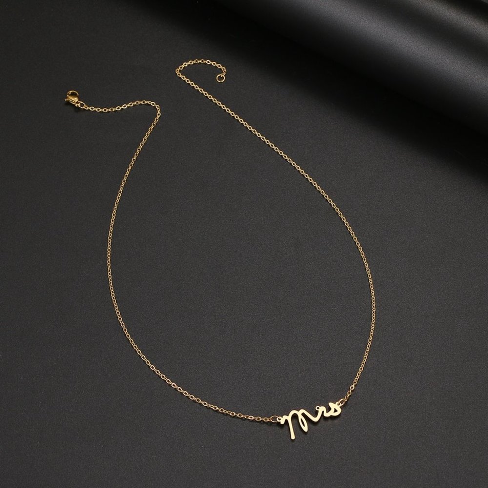 Bridal “Mrs” necklace  💐- Gold Version
